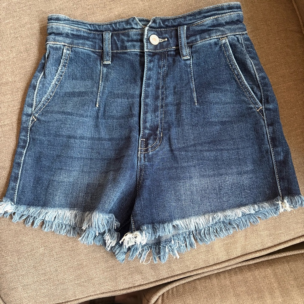 KanCan Dark Blue High-Rise Frayed Hem Denim Shorts. Size S. INV25/449